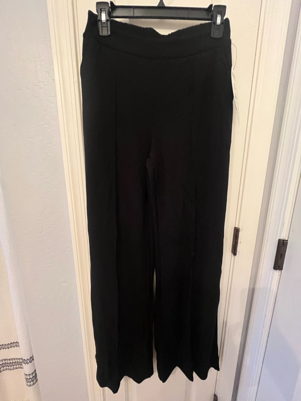 Black Women's Wide-Leg Pants